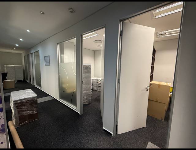 2,580M² OFFICE TO LET IN PARKTOWN